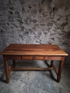 Antiker französischer Bauerntisch aus Kirschholz, 1750er