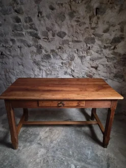 Antiker französischer Bauerntisch aus Kirschholz, 1750er