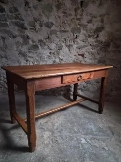 Antiker französischer Bauerntisch aus Kirschholz, 1750er