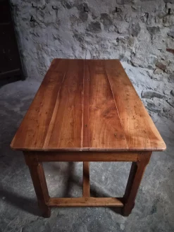 Antiker französischer Bauerntisch aus Kirschholz, 1750er