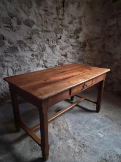 Antiker französischer Bauerntisch aus Kirschholz, 1750er