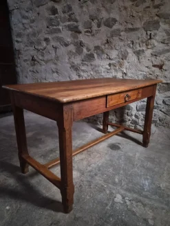 Antiker französischer Bauerntisch aus Kirschholz, 1750er