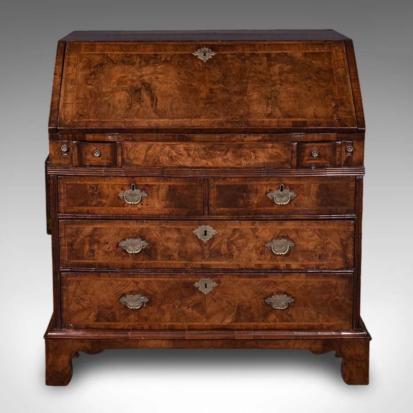Antiker georgianischer Sekretär aus Nussholz, 1750er
