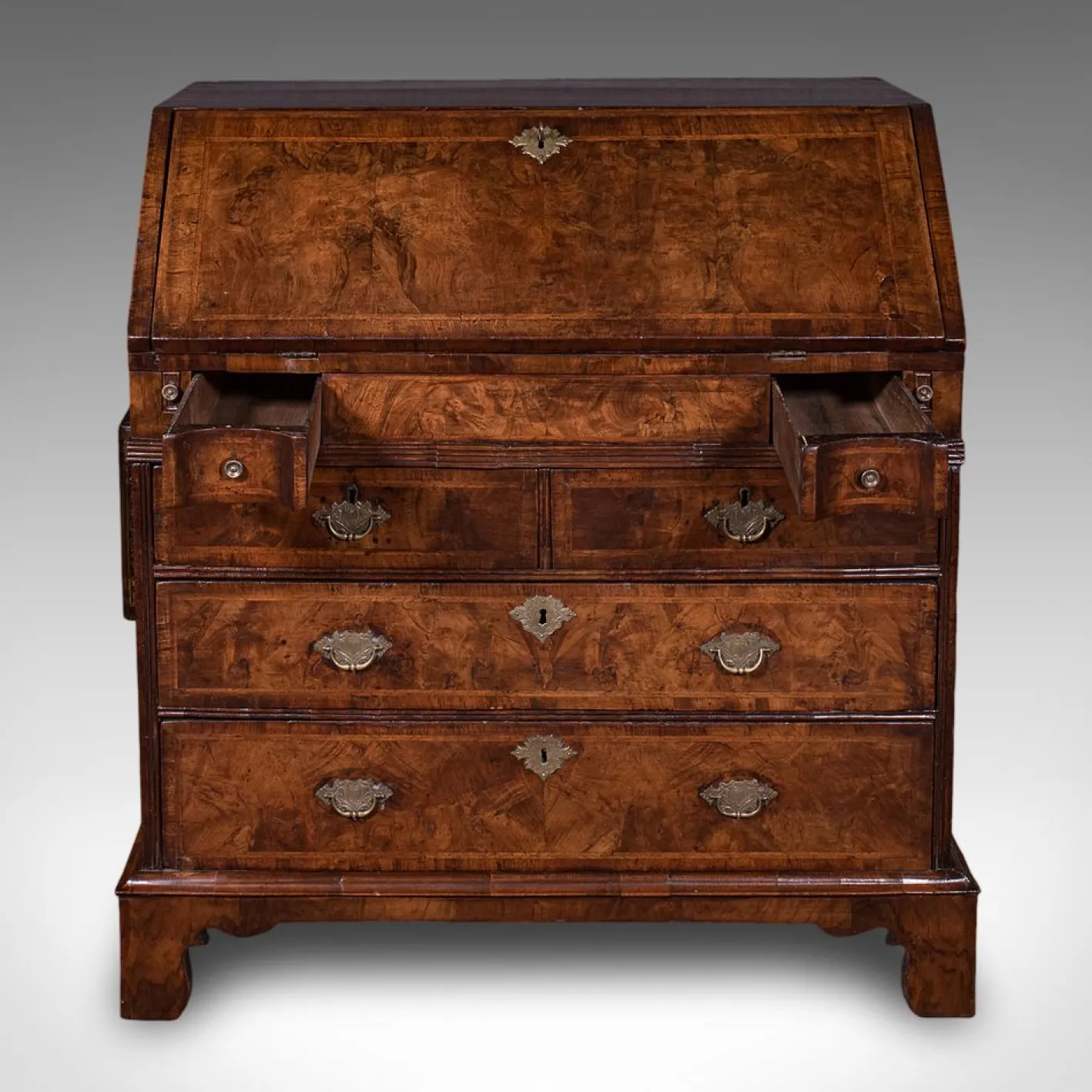Antiker georgianischer Sekretär aus Nussholz, 1750er