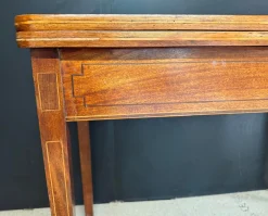 Antiker georgianischer Teetisch aus Mahagoni, 1800