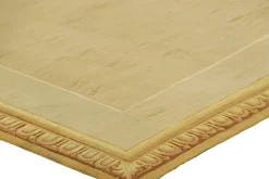 Antiker goldener Läufer mit floralem Medaillon von Aubusson