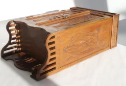 Antiker Jugendstil Schrank aus geschnitztem Holz mit floralen Details, 1920er