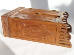Antiker Jugendstil Schrank aus geschnitztem Holz mit floralen Details, 1920er