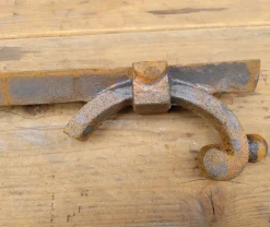 Antiker langer Anker aus Gusseisen von Cityhall of Antwerp