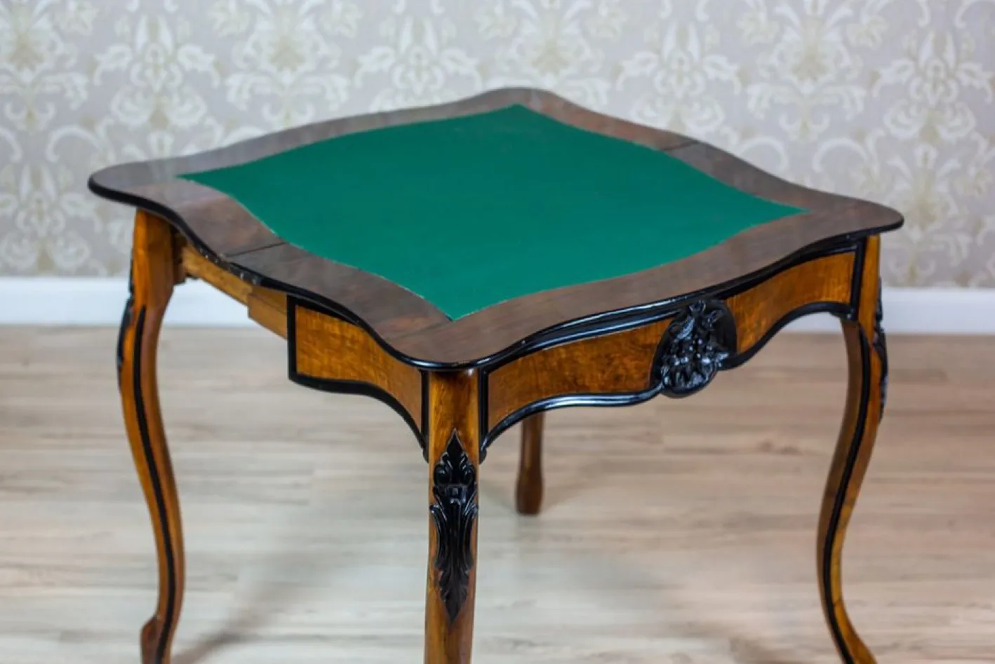 Antiker Louis Philippe Spieltisch aus Nussholz, 1890er