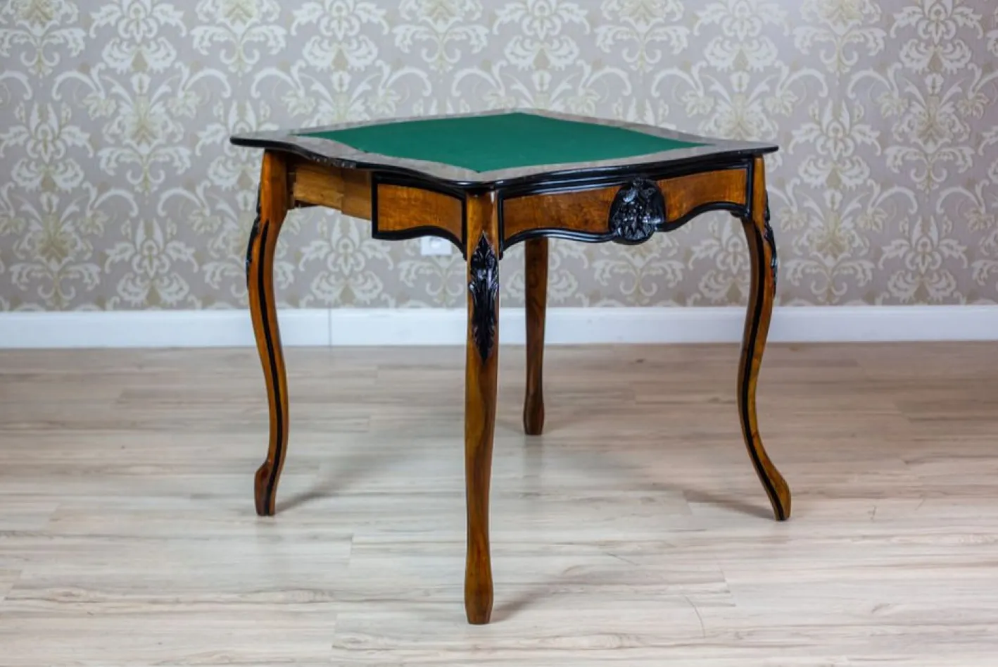 Antiker Louis Philippe Spieltisch aus Nussholz, 1890er