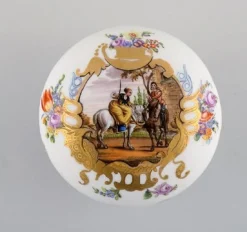 Antiker Meissen Krug aus handbemaltem Porzellan mit romantischer Szene