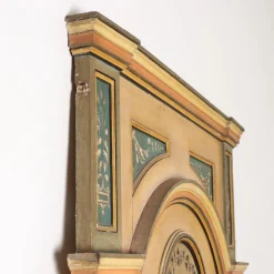 Antiker neoklassizistischer Bemalter Kamin aus Pappel, Italien, 1700er