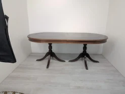 Antiker Regency Walnuss Tisch mit Messing Löwentatzen, 1920