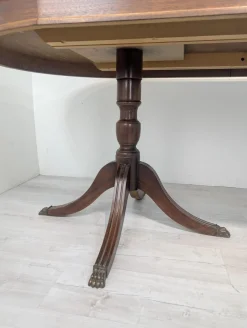 Antiker Regency Walnuss Tisch mit Messing Löwentatzen, 1920