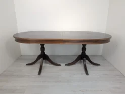 Antiker Regency Walnuss Tisch mit Messing Löwentatzen, 1920