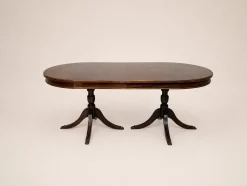 Antiker Regency Walnuss Tisch mit Messing Löwentatzen, 1920
