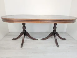 Antiker Regency Walnuss Tisch mit Messing Löwentatzen, 1920