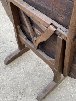 Antiker runder Winemaker's Target Klapptisch mit neigbarer Platte, 1890er