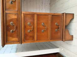 Antiker Schreibtisch aus dunklem Eibenholz mit Lederauflage, 1980