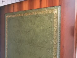Antiker Schreibtisch aus dunklem Eibenholz mit Lederauflage, 1980
