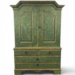 Antiker schwedischer Schrank aus Pinienholz, 1838