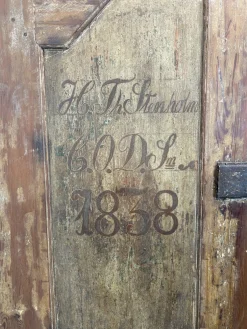 Antiker schwedischer Schrank aus Pinienholz, 1838