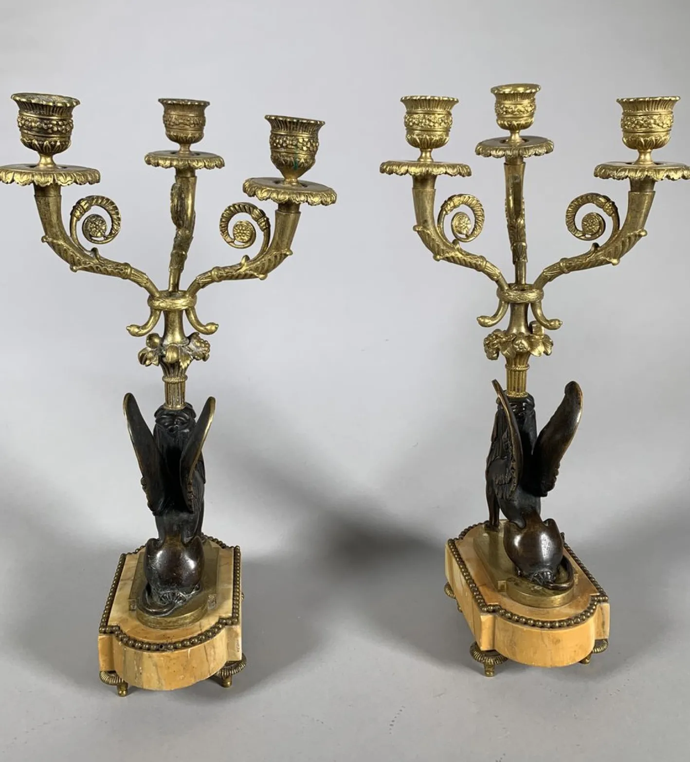 Antiker Sphinx Kerzenhalter aus vergoldeter Bronze, 1830
