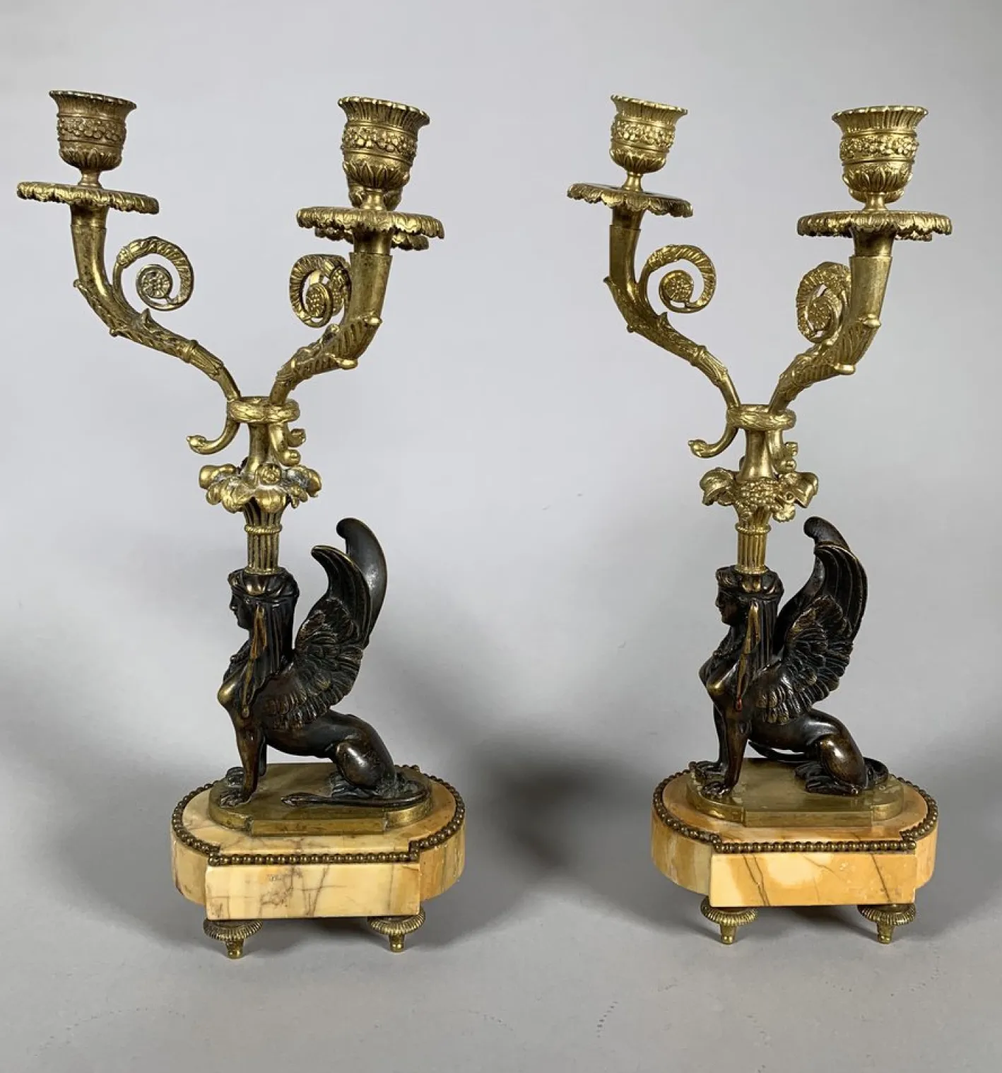 Antiker Sphinx Kerzenhalter aus vergoldeter Bronze, 1830