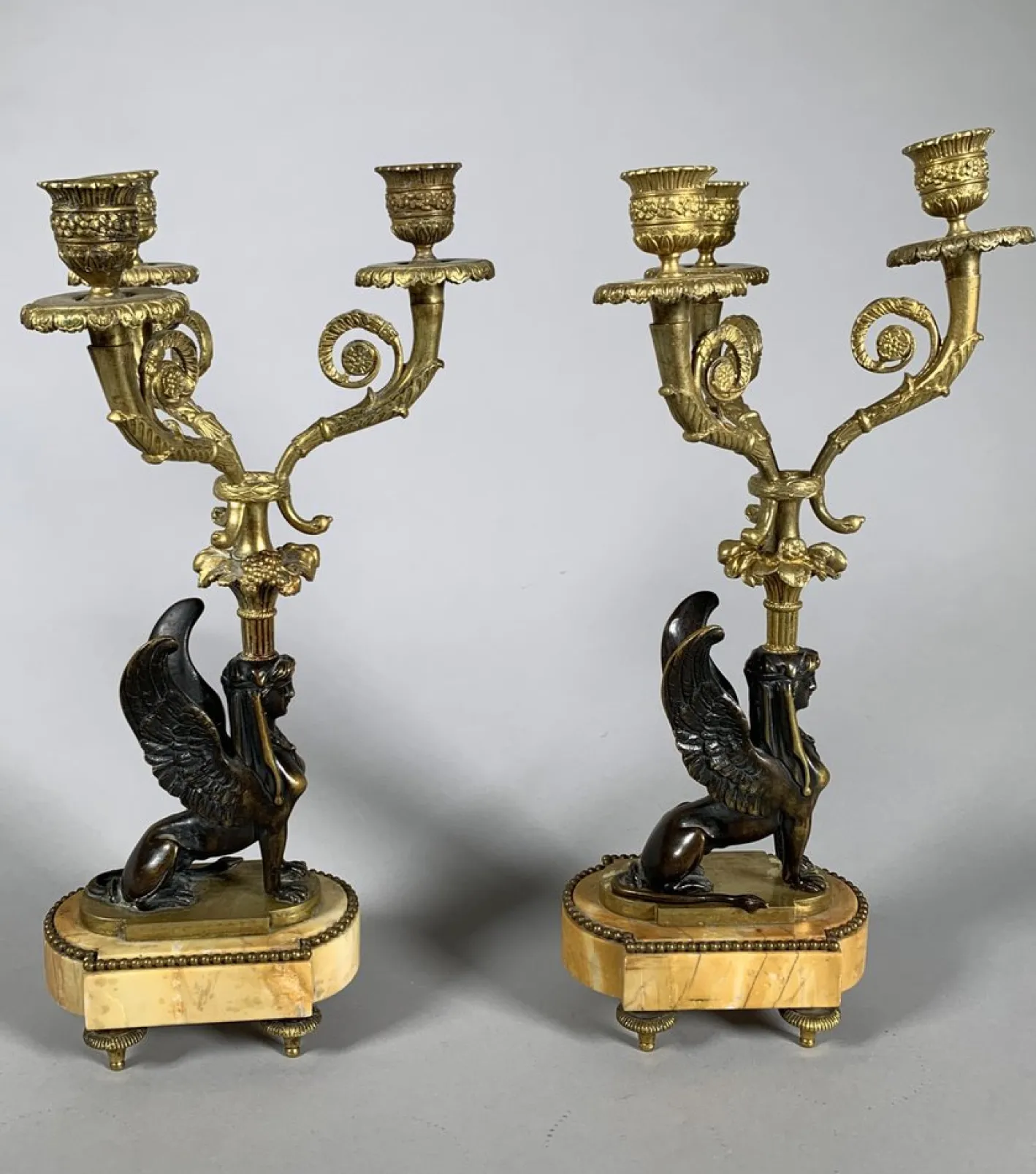 Antiker Sphinx Kerzenhalter aus vergoldeter Bronze, 1830