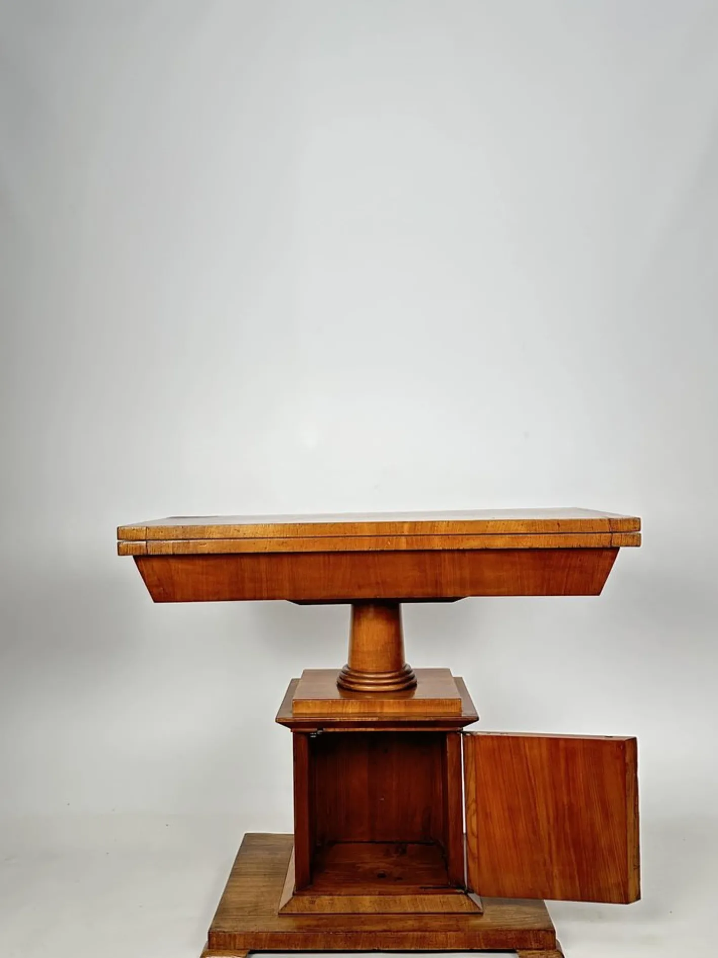 Antiker Spieltisch aus Kirschholz, 1820