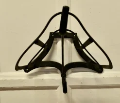 Antiker Wandbehang Sattelständer aus Eisen