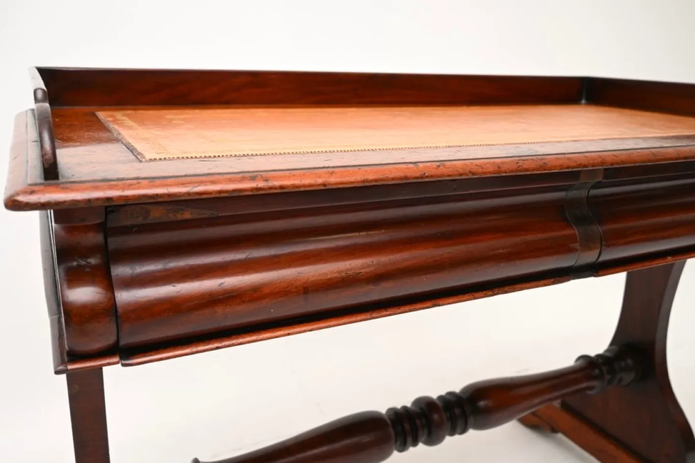 Antiker William IV Schreibtisch mit Lederplatte, 1830