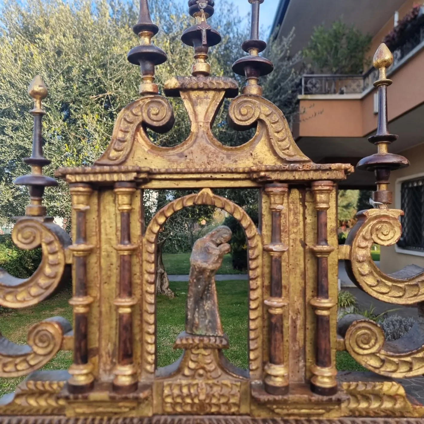 Antikes Bett aus Nussholz mit Vergoldung, 1650