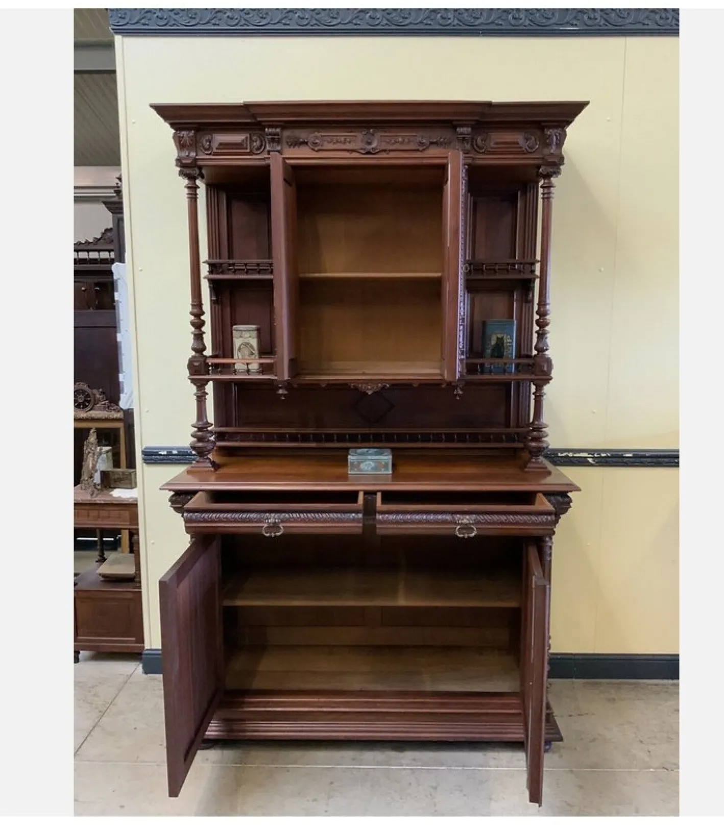 Antikes Buffet aus Nussholz, 1880er