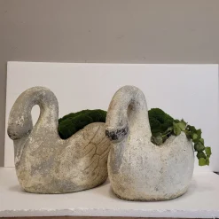 Antike Schwanene Pflanzgefäße aus Beton, 1920er, 2er Set