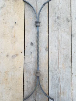 Antikes gotisches Treppengeländer Ornament