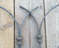 Antikes gotisches Treppengeländer Ornament