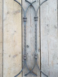 Antikes gotisches Treppengeländer Ornament