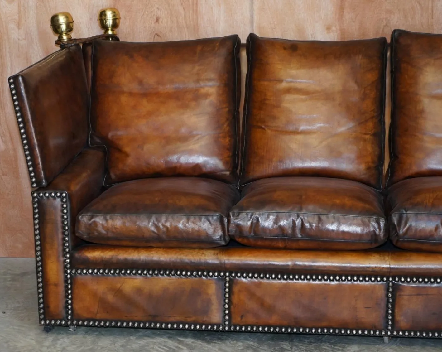 Antikes handgefärbtes braunes 4-Sitzer Ledersofa von Knoll