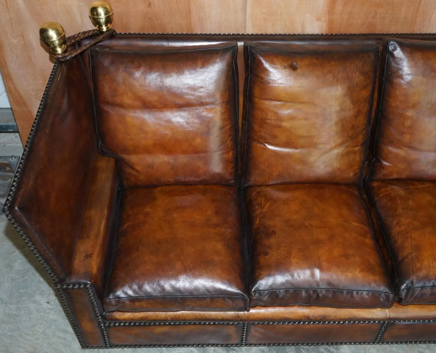 Antikes handgefärbtes braunes 4-Sitzer Ledersofa von Knoll