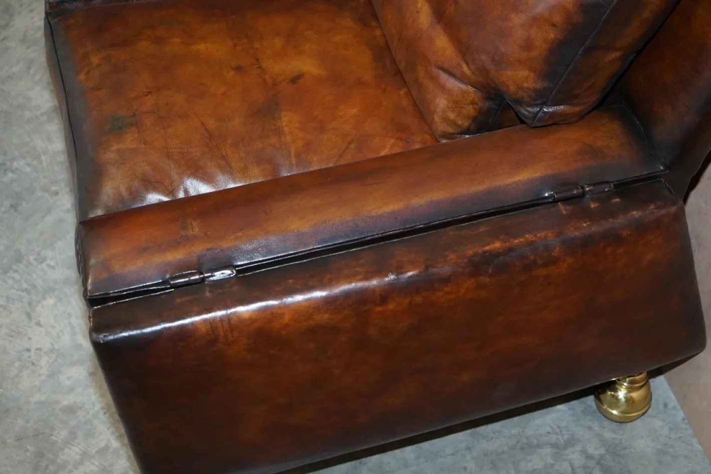 Antikes handgefärbtes braunes 4-Sitzer Ledersofa von Knoll