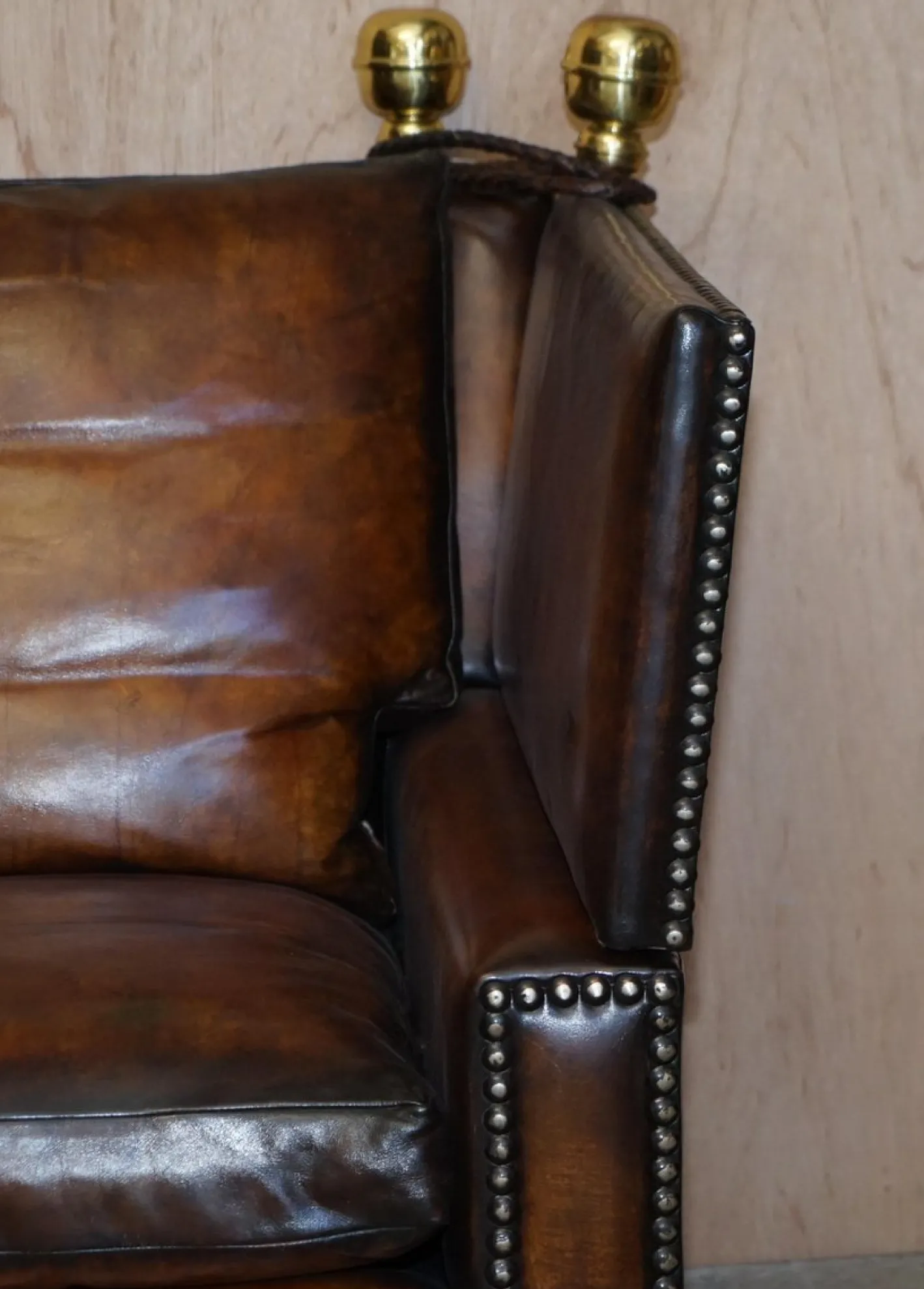 Antikes handgefärbtes braunes 4-Sitzer Ledersofa von Knoll