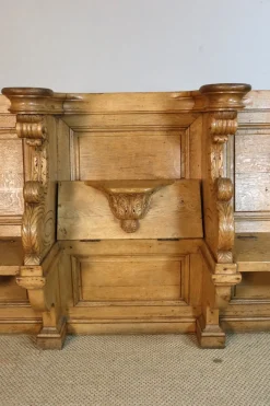 Antikes Kirchengestühl, 1700er