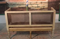 Antikes Sofa aus Rohrgeflecht
