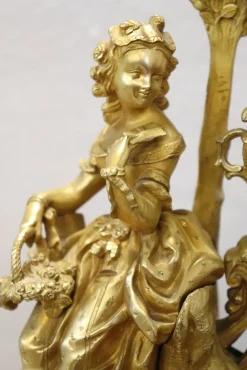 Antike Tischuhr aus Vergoldeter Bronze, 19. Jahrhundert