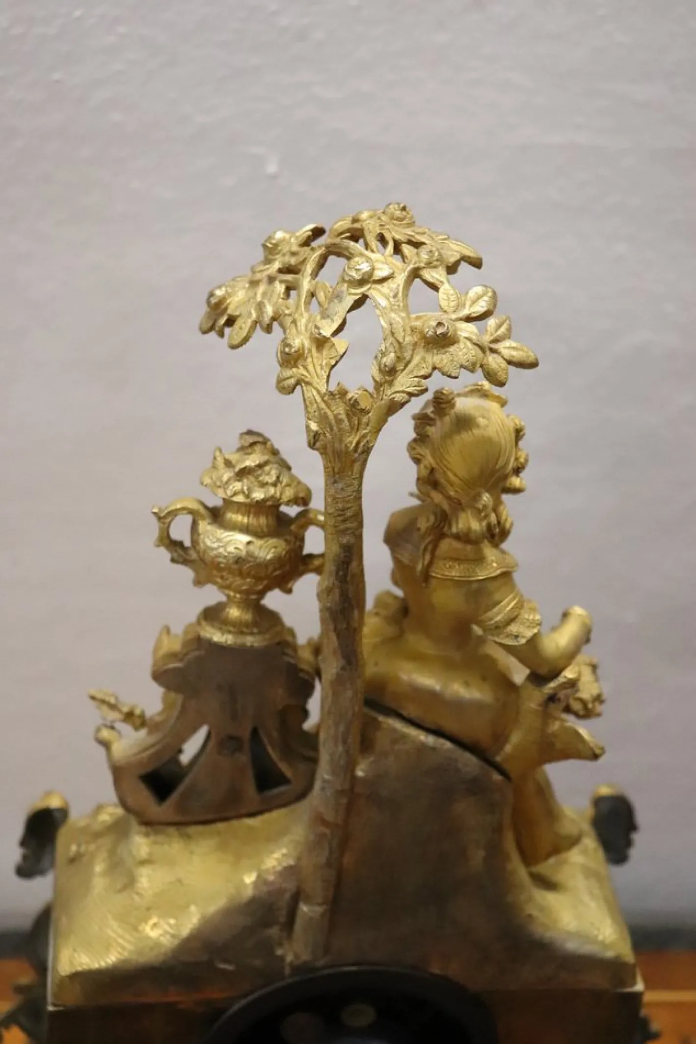 Antike Tischuhr aus Vergoldeter Bronze, 19. Jahrhundert