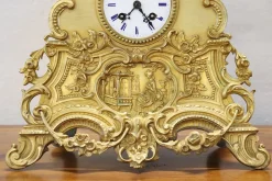 Antike Tischuhr aus Vergoldeter Bronze, 19. Jahrhundert