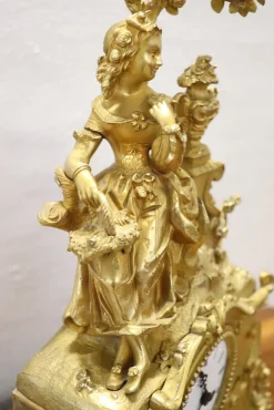 Antike Tischuhr aus Vergoldeter Bronze, 19. Jahrhundert