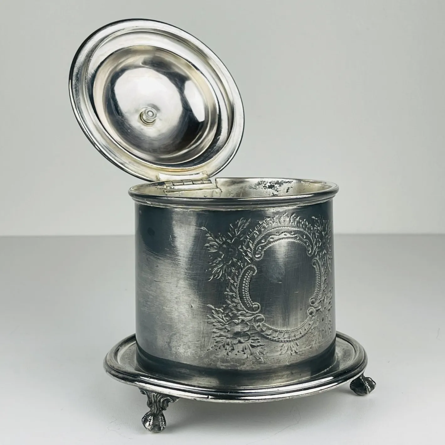 Antike versilberte Keksdose von James Deakin & Sons, 1890er